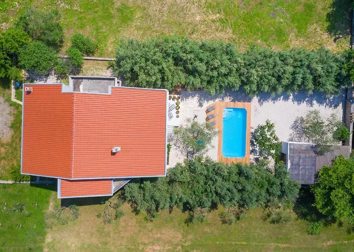 Nice Home In Posedarje