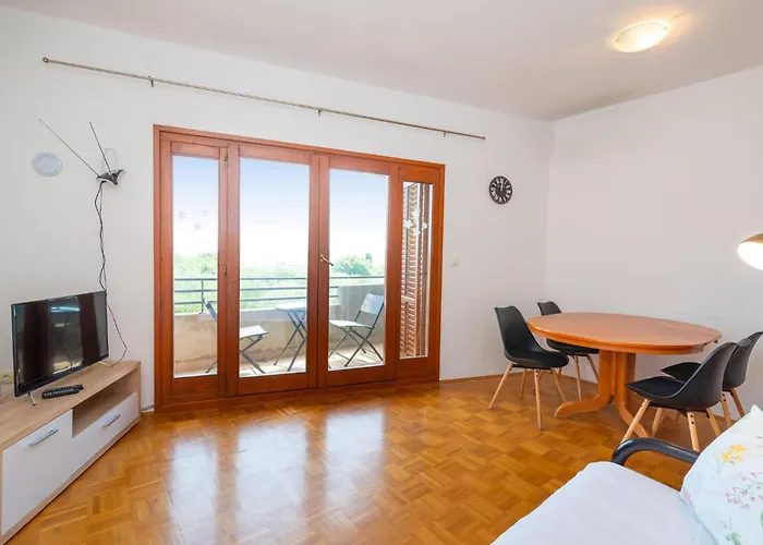 Nice Home In Posedarje
